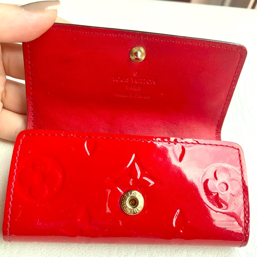 AUTHENTIC LOUIS VUITTON KEY HOLDER RED VERNIS ♥️